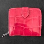 Розов портфейл крокодилска кожа
